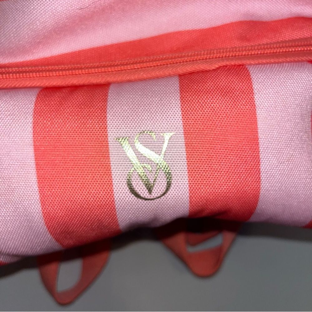 NWT $60 VS Striped Drawstring Beach Cooler Bucket Bag Backpack Vacation - Picture 4 of 9